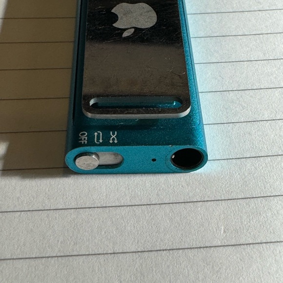 Apple iPod Blue Shuffle - Picture 5 of 5